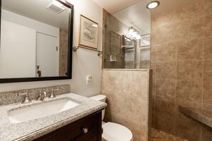 Apartment, 2 Schlafzimmer | Badezimmer | Handtücher
