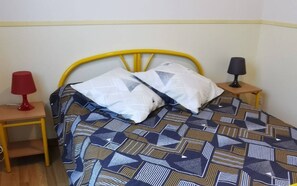 2 bedrooms, iron/ironing board, WiFi