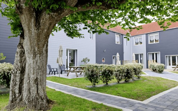 Exterior - Comfortable individual lodgings in a natural setting. (GOUVILLE-SUR-MER)
