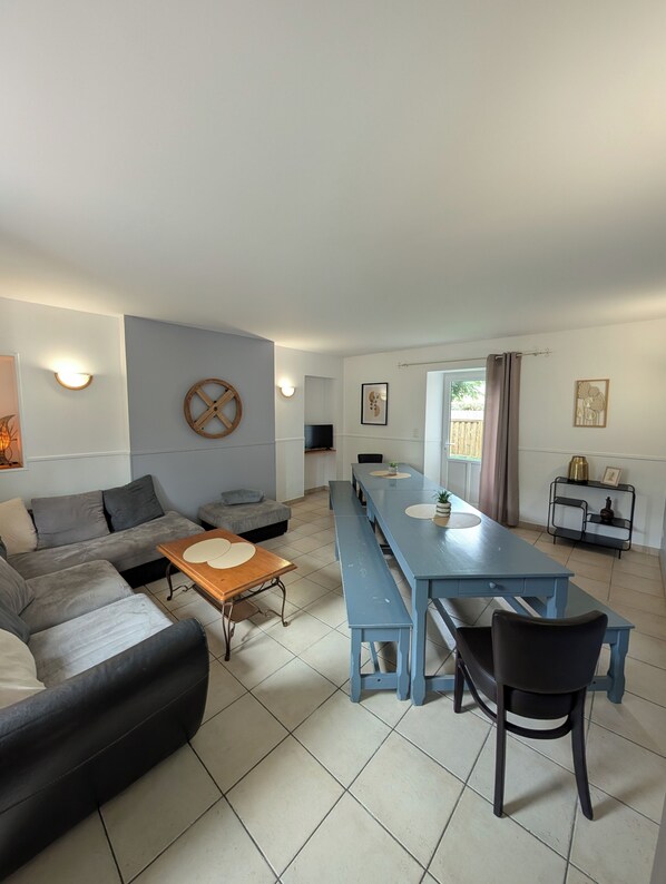 Interior - Comfortable individual lodgings in a natural setting. (GOUVILLE-SUR-MER)