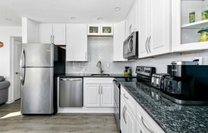 Fridge, microwave, oven, stovetop - Cozy 2 BR 1 1/2 BA Ocean Block Unit - Close to the Beach! (Ocean City)