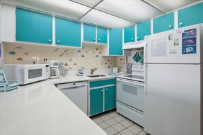 Fridge, microwave, stovetop, dishwasher