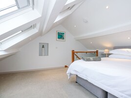 3 dormitorios, decoración individual, mobiliario individual