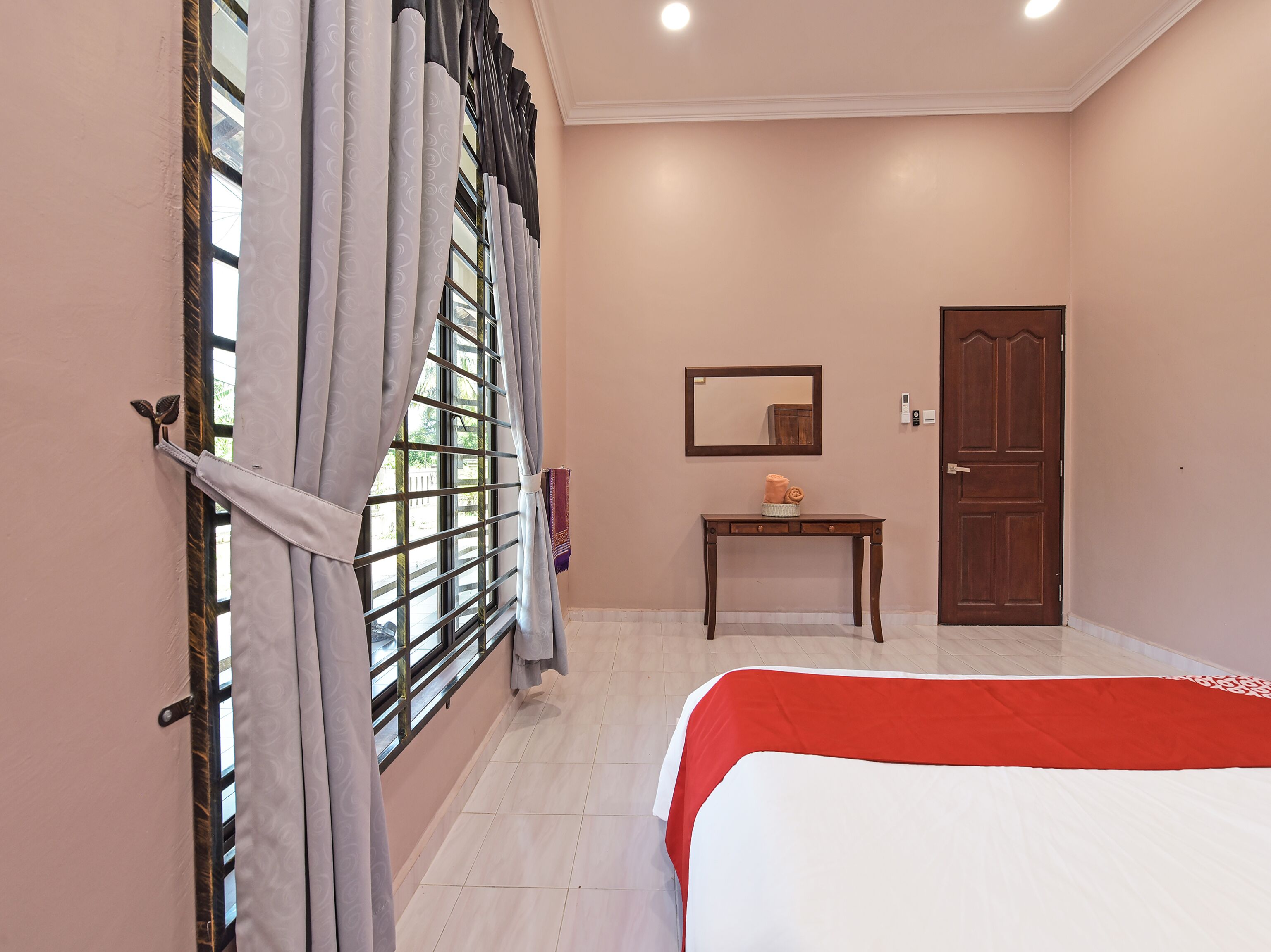 Habitación, 4 habitaciones | Escritorio, wifi gratis y ropa de cama 