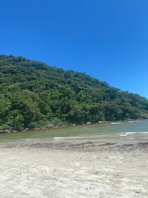 靠近海滩