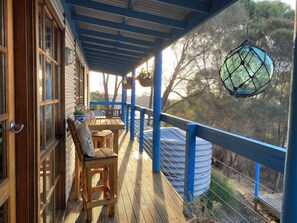 Outdoor dining - Sheoak Lodge - Perfect base for your Kangaroo Island trip (Penneshaw)