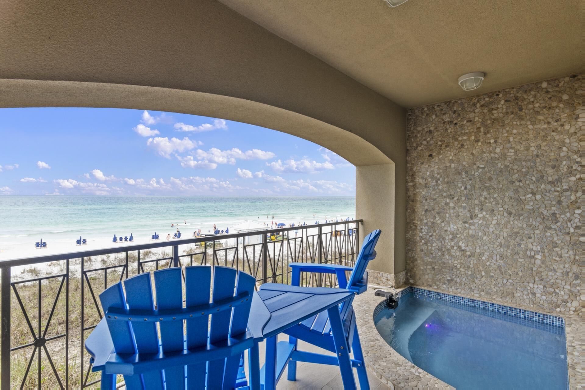 Fall Getaways Available! Frangista Beach! Private Pool! 5 Adult Bikes! Gulf Front!