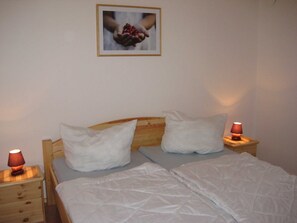 2 bedrooms, travel cot, WiFi