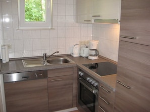 Fridge, oven, dishwasher, coffee/tea maker