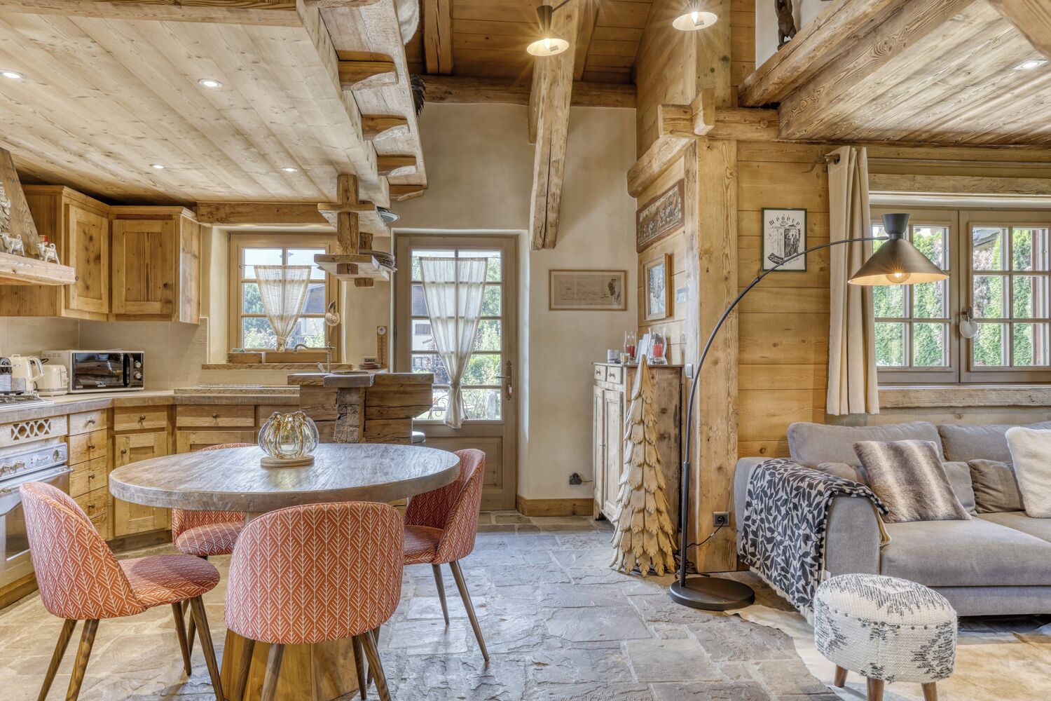 Cuisine, salon chalet.
