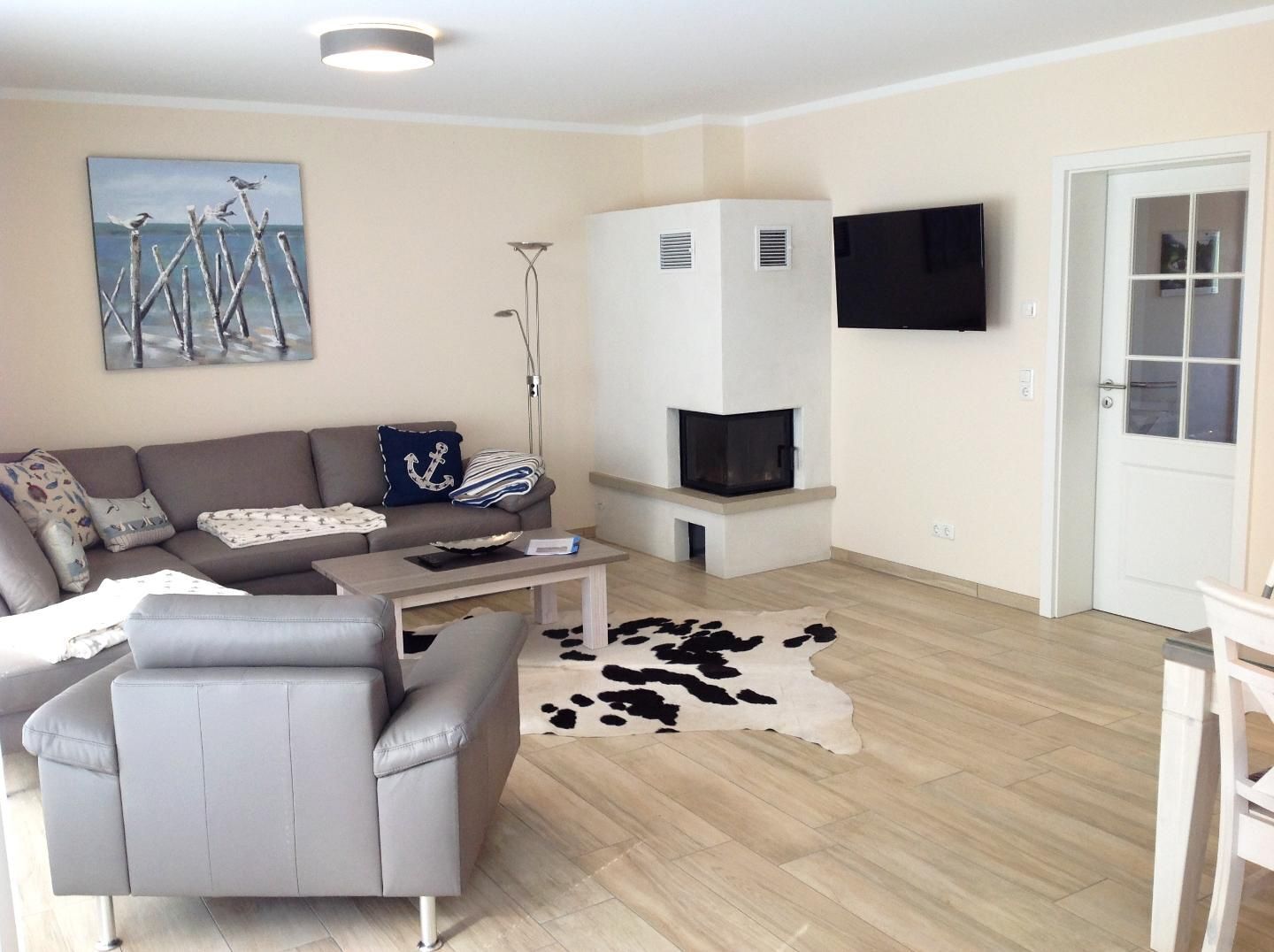 テレビ、暖炉、ステレオ