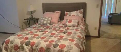 1 غرفة نوم ومكتب ومكواة/لوح كي وواي فاي مجانًا