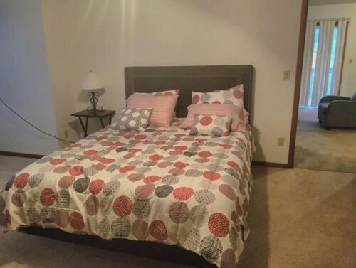 Large 1 BR Apartment in downtown Bismarck.  Beautifully furnished.  W/D in unit.