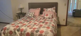 Large 1 BR Apartment in downtown Bismarck.  Beautifully furnished.  W/D in unit.