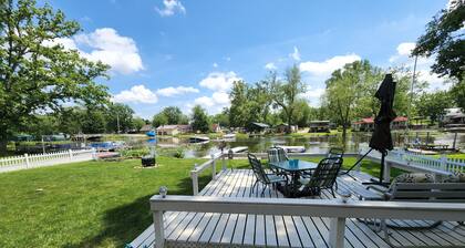 Cozy Lake House On The Channel With Access To 5 Lakes!