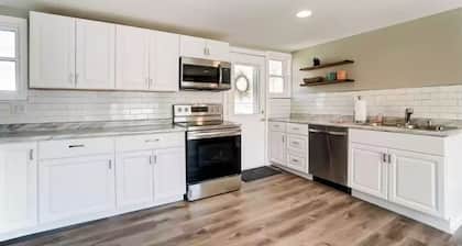 Cozy Lake House On The Channel With Access To 5 Lakes!