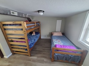 3 chambres, bureau, Wi-Fi gratuit, draps fournis