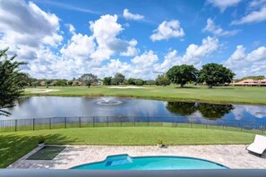 A heated pool - NEW Palm Beach PGA National 3BR Home Heated Pool Golf Water View Jupiter Juno (Palm Beach Gardens)