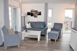 Unclassified image, 2 of 21, button