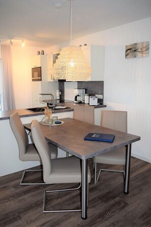 Unclassified image, 4 of 21, button