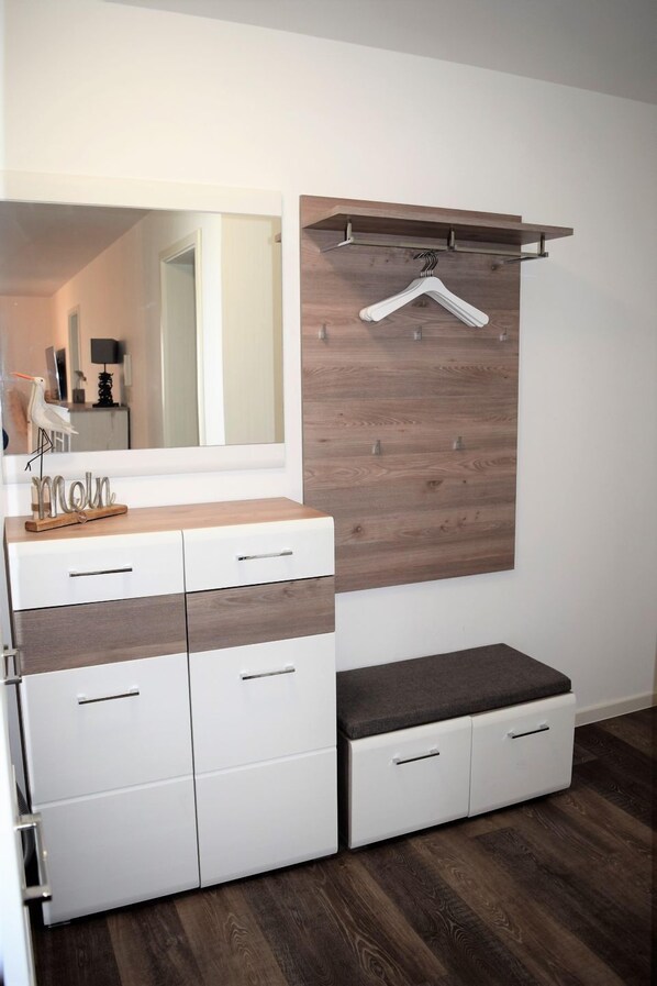 Unclassified image, 1 of 21, button - 50.4.N Nordkoje - Modern, high-quality vacation apartment, sauna, large balcony, (Wangerland)