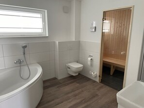 Dusche, Haartrockner, Handtücher