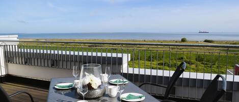 屋外ダイニングエリア