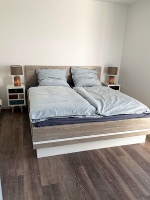 3 bedrooms, WiFi, bed sheets - 49.4.N Nordkoje - Modern, high-quality vacation apartment, sauna, large balcony, (Wangerland)