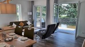 Unclassified image, 4 of 21, button