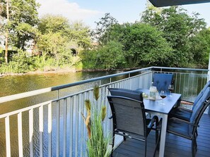 Unclassified image, 3 of 21, button