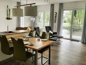 Unclassified image, 3 of 21, button