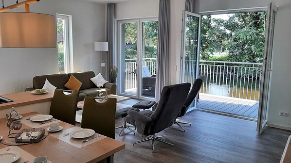 Fernseher, DVD-Player, Stereoanlage