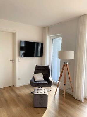 Fernseher, Stereoanlage