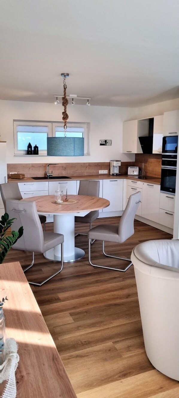 Dining - 49.3.M Ankerplatz - Modern, high-quality vacation apartment, sauna, large balcony, (Wangerland)