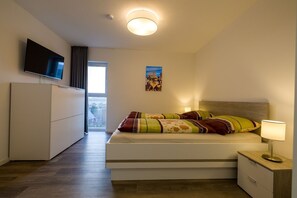 4 室のベッドルーム、WiFi、ベッドシーツ