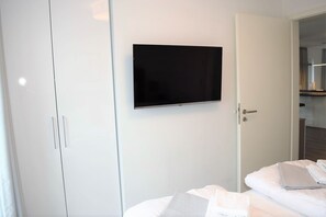 3 多间卧室、办公桌、WiFi、床单