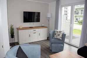 TV, fireplace - House No. 21, Holiday home Fischerhus - Modern vacation home, fireplace, sauna, south (Wangerland)