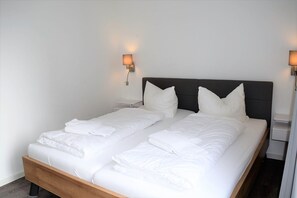 5 bedrooms, iron/ironing board, WiFi, bed sheets - House No. 24, Holiday home Fischerhus - Modern vacation home, fireplace, sauna, south (Wangerland)