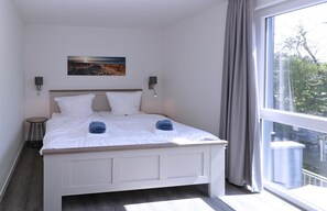 5 habitaciones, tabla de planchar con plancha, wifi y ropa de cama 