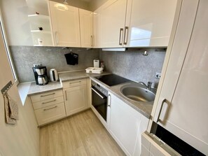 Kühlschrank, Ofen, Herdplatte, Geschirrspüler