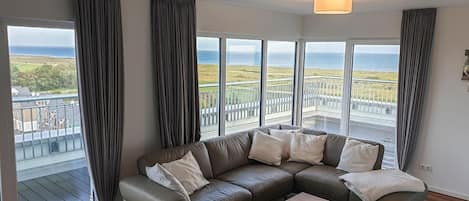 TV, lareira, aparelho de som