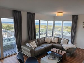 Unclassified image, 3 of 21, button