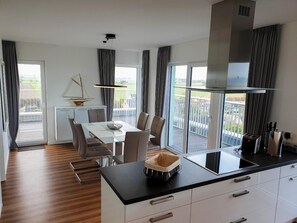 Unclassified image, 2 of 21, button