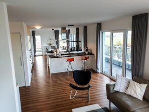 Unclassified image, 5 of 21, button