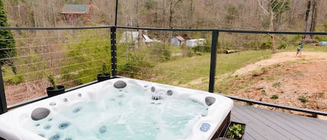 Outdoor spa tub
