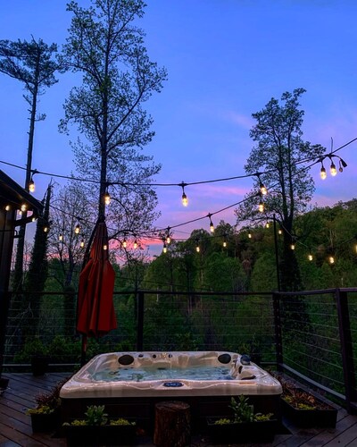 CAPER CABIN at Black Rock Mountain Clayton, GA- A Hiker's Haven 