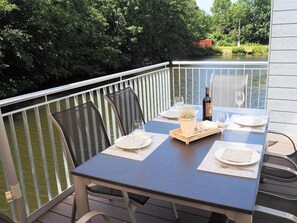 Outdoor dining - House No. 35, Ferienhaus Fischerhus - Well-kept vacation home, sauna, south-facing terrace, (Wangerland)