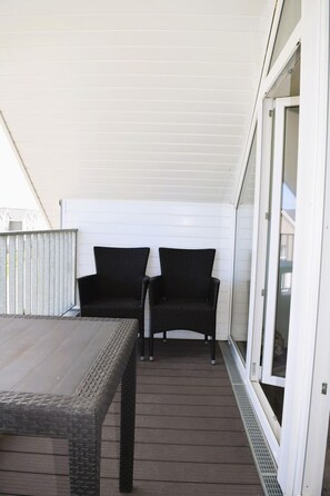 Unclassified image, 2 of 26, button