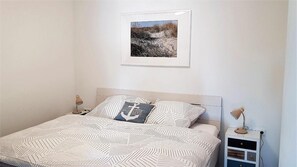 3 bedrooms, WiFi, bed sheets