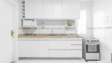 Casa | Cozinha privada | Geladeira, forno com torradeira, talheres/pratos/utensílios de cozinha